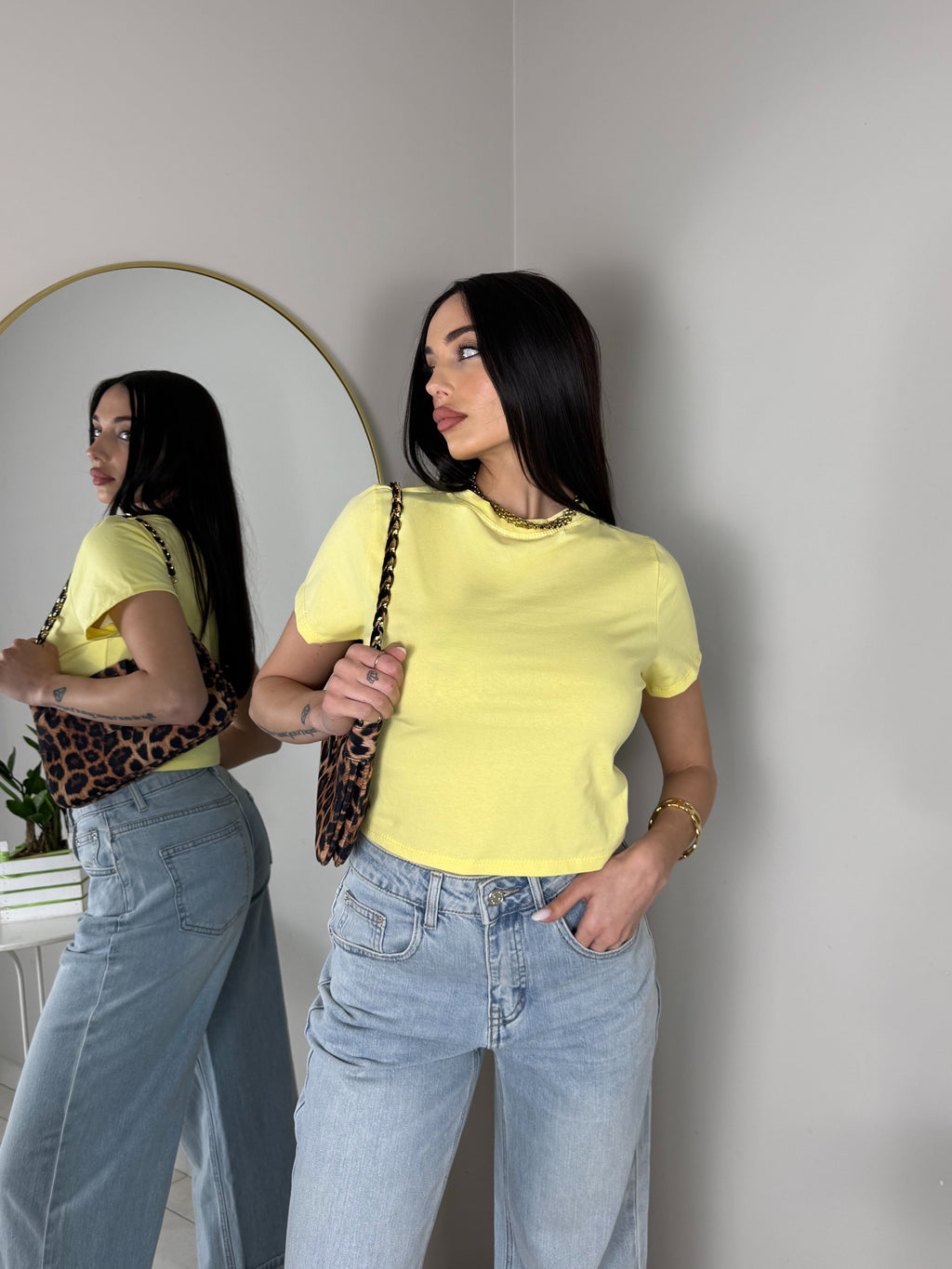 T-SHIRT CROP BASIC